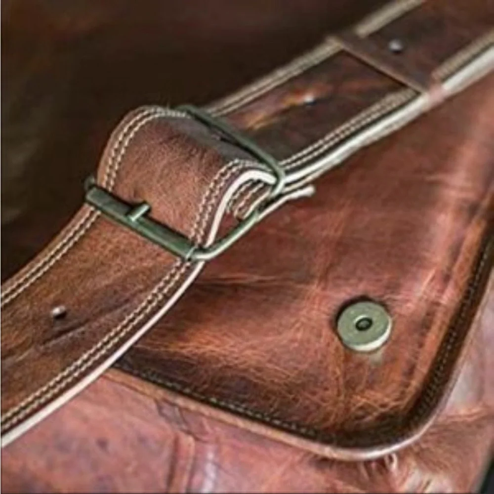 NEW Gorgeous Vintage Leather Messenger/Crossbody Bag